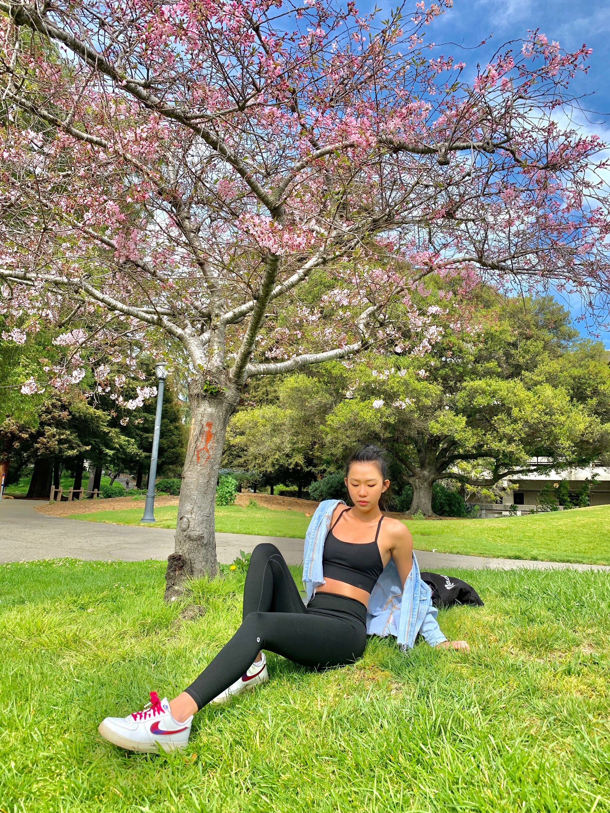 Best black leggings for women, high waisted leggings, best black gym leggings, best basic leggings, lululemon dupe, high rise leggings, breathable athleta leggings, yoga leggings.